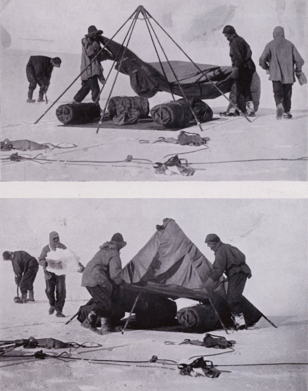 Stavění stanu (černobílá fotografie) od Herbert Ponting