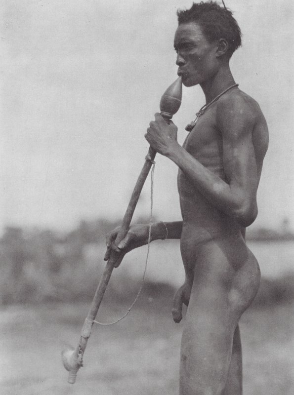 Afrika: Nuerizovaní Dinkaové na řece Bahr el Zeraf (čb fotografie) od Hugo Adolf Bernatzik