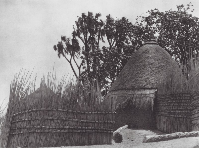 Afrika: Chrám Šilluků (čb foto) od Hugo Adolf Bernatzik