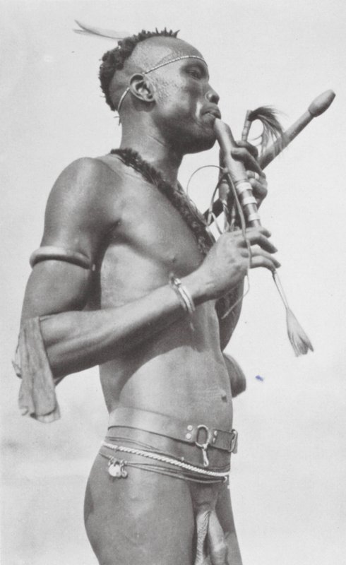 Středoafrická njambara (čb fotografie) od Hugo Adolf Bernatzik