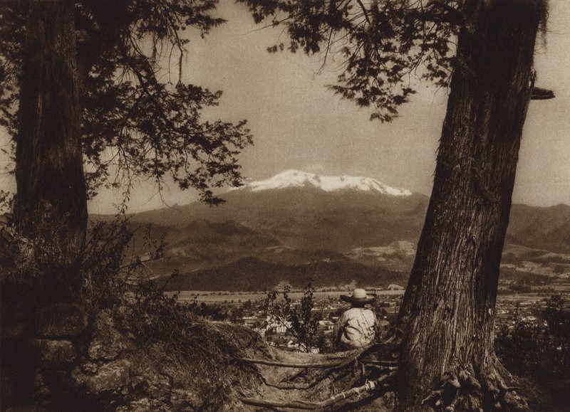 Mexiko: Amecameca s Iztaccihuatlem (čb fotografie) od Hugo Brehme