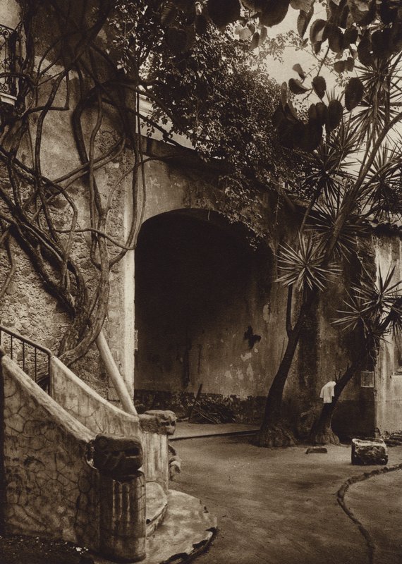 Mexiko: Cuernavaca, Malebné zákoutí (čb fotografie) od Hugo Brehme