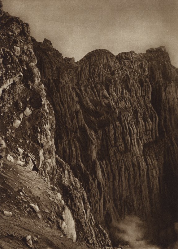 Mexiko: kráter Popocatepetl (čb fotografie) od Hugo Brehme