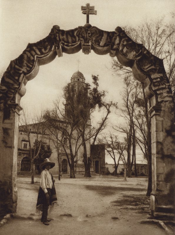 Mexiko: kostel Acambaro, stát Michoacan (čb fotografie) od Hugo Brehme