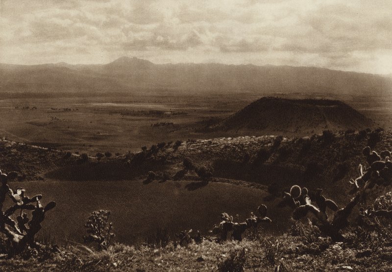 Mexiko: La Caldera, vyhaslé sopky v okolí hlavního města Mexika (čb fotografie) od Hugo Brehme