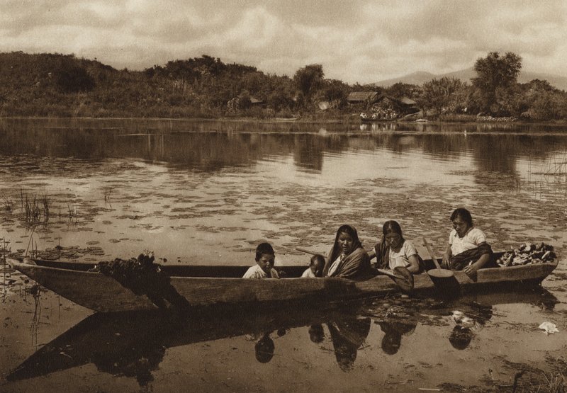Mexiko: Laguna de Patzcuaro (čb fotografie) od Hugo Brehme