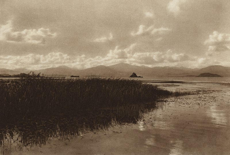 Mexiko: Laguna de Patzcuaro (čb fotografie) od Hugo Brehme