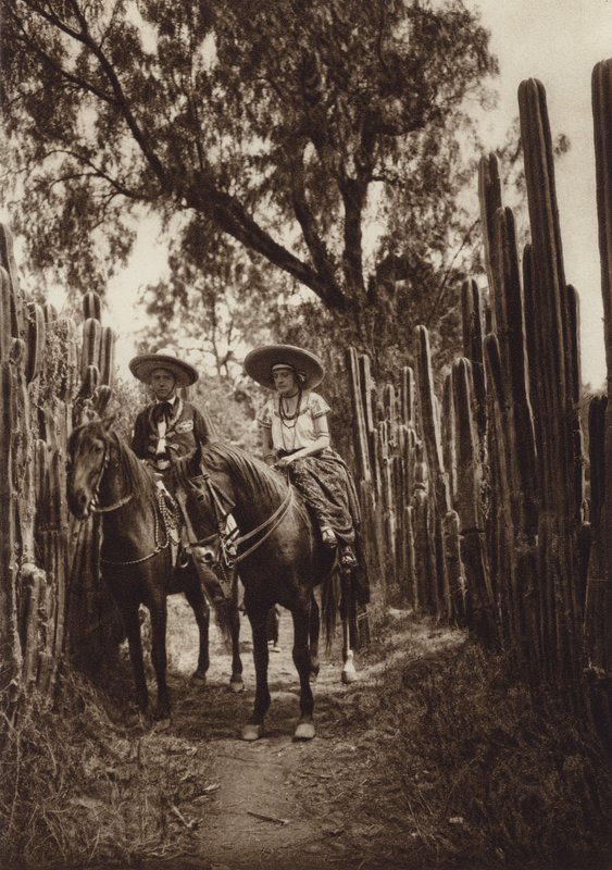 Mexiko: Mexičané v národním kroji (čb fotografie) od Hugo Brehme