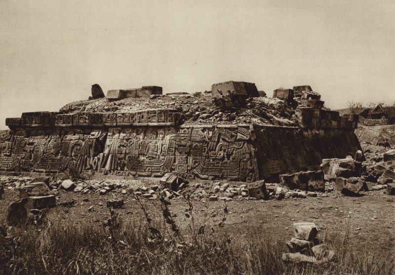 Mexiko: Pyramida v Xochicalcu, před restaurováním (čb fotografie) od Hugo Brehme
