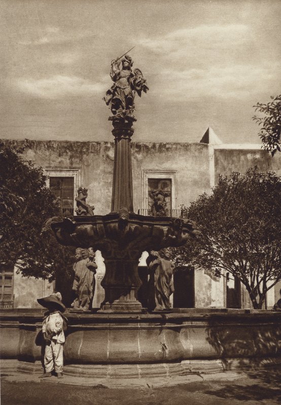 Mexiko: Puebla, Fuente de San Miguel (čb fotografie) od Hugo Brehme