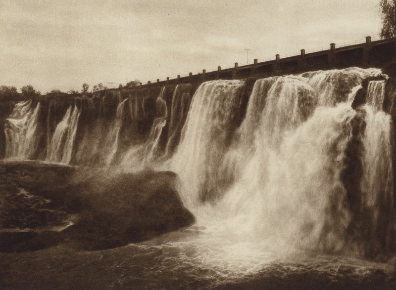 Mexiko: Juanacatlanský vodopád (čb fotografie) od Hugo Brehme