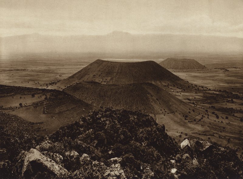 Mexiko: Santa Catarina a La Caldera, vyhaslé sopky na okraji hlavního města Mexika (čb fotografie) od Hugo Brehme