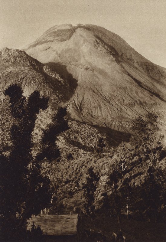 Mexiko: sopka Colima před posledními erupcemi (čb fotografie) od Hugo Brehme