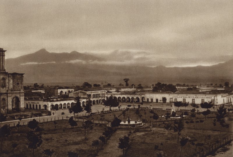 Mexiko: Zapotlan s Colimou (čb fotografie) od Hugo Brehme