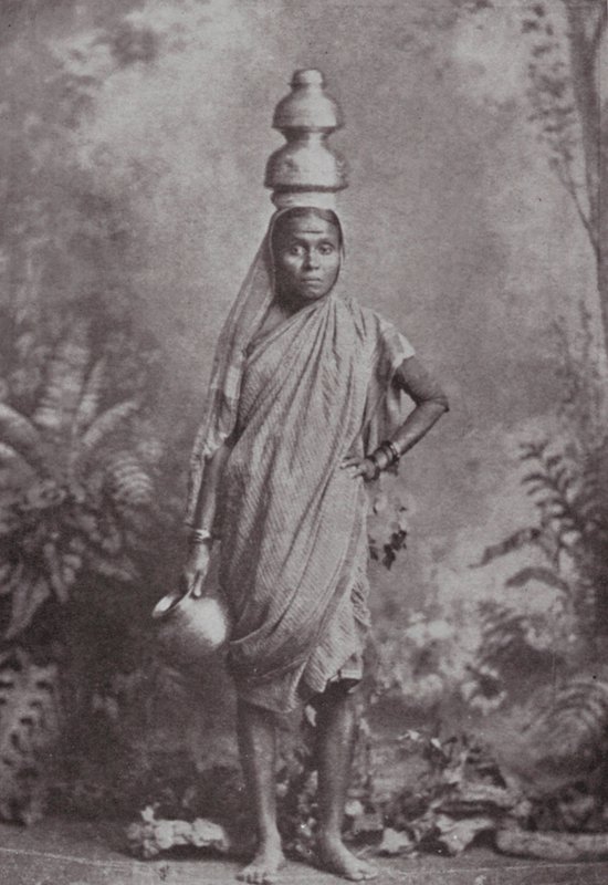 Bombaj / Mumbai: Dojička (čb fotografie) od Indian photographer