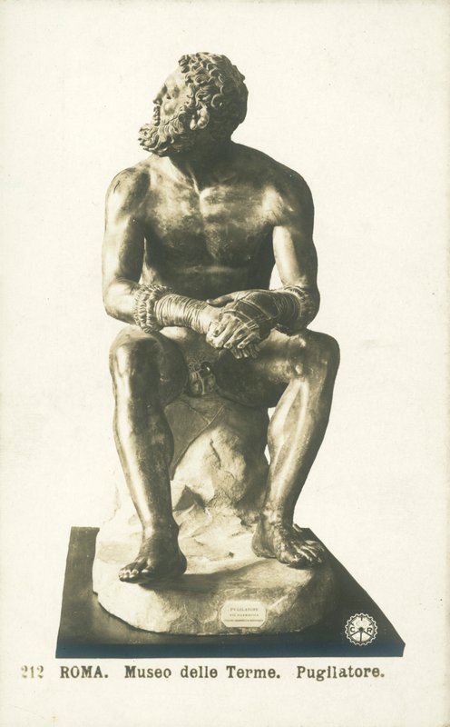 Boxer při odpočinku, Palazzo Massimo alle Terme, Řím (čb fotografie) od Italian Photographer