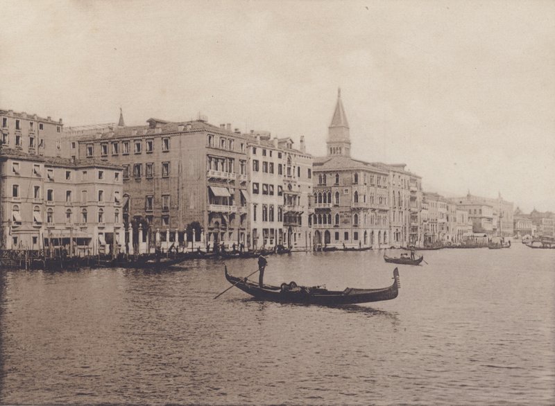 Canal Grande, hotely (černobílá fotografie) od Italian Photographer