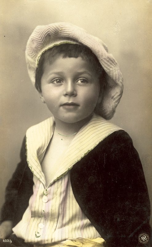Roztomilý chlapec v poddajném klobouku od Italian Photographer