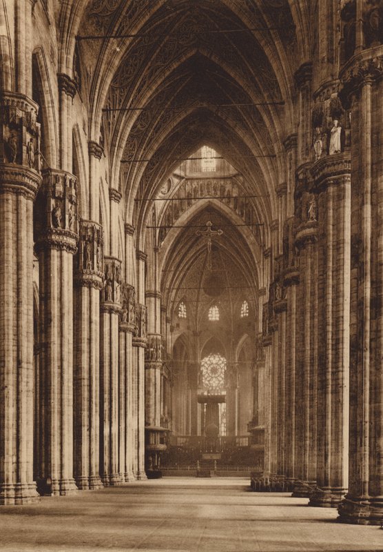 Duomo di Milano: interiér, centrální loď (čb fotografie) od Italian Photographer