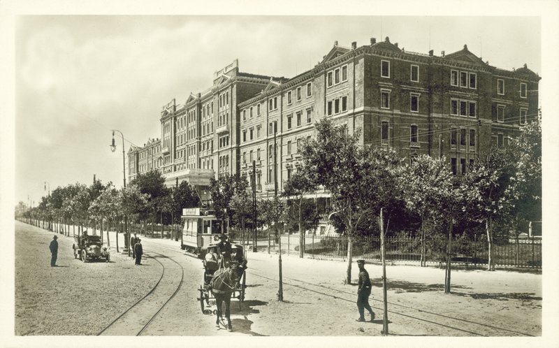 Excelsior Palace Hotel, Lido, Benátky (černobílá fotografie) od Italian Photographer