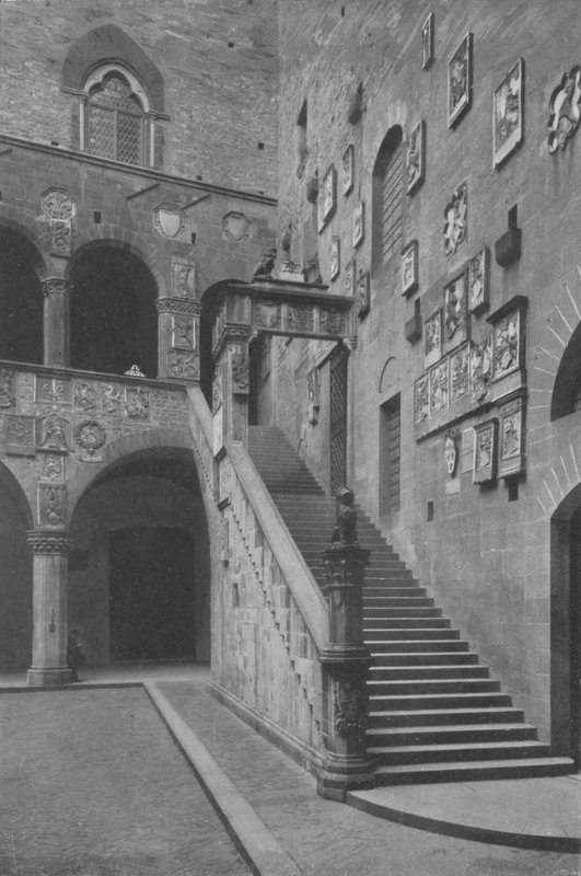 Florencie, nádvoří a schodiště Palazzo del Podesta (černobílá fotografie) od Italian Photographer