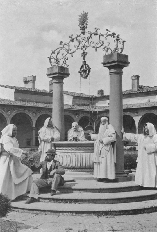Florencie, Okolí, Certosa, Studna ve velkém ambitu (černobílá fotografie) od Italian Photographer
