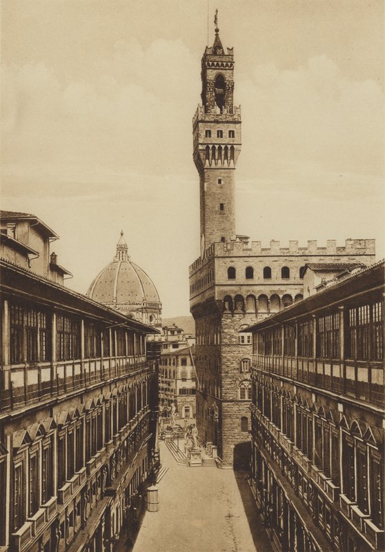 Firenze / Florence: Porticoes of the Uffizi, postavené podle návrhu Vasariho (černobílá fotografie) od Italian Photographer
