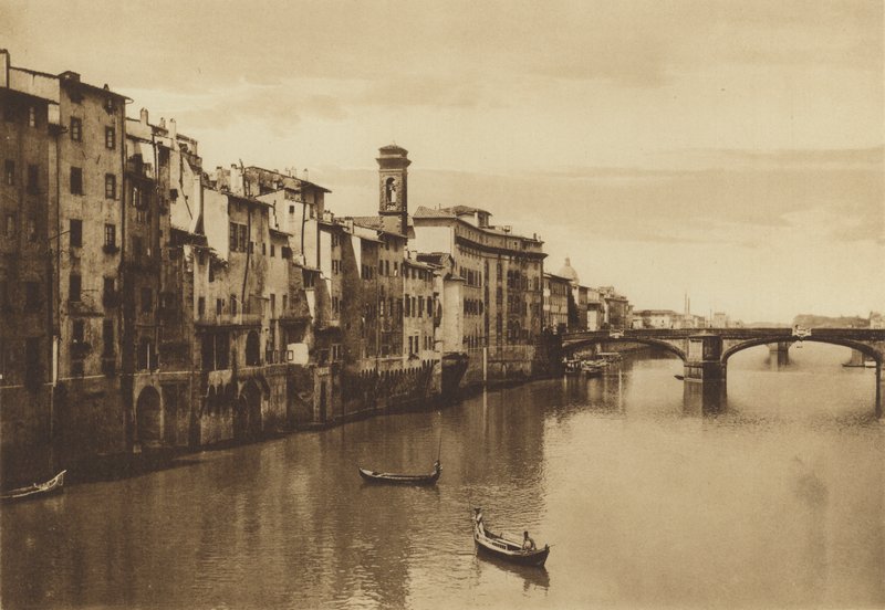 Firenze / Florencie: Pohled na Arno s Ponte a S Trinita (černobílá fotografie) od Italian Photographer