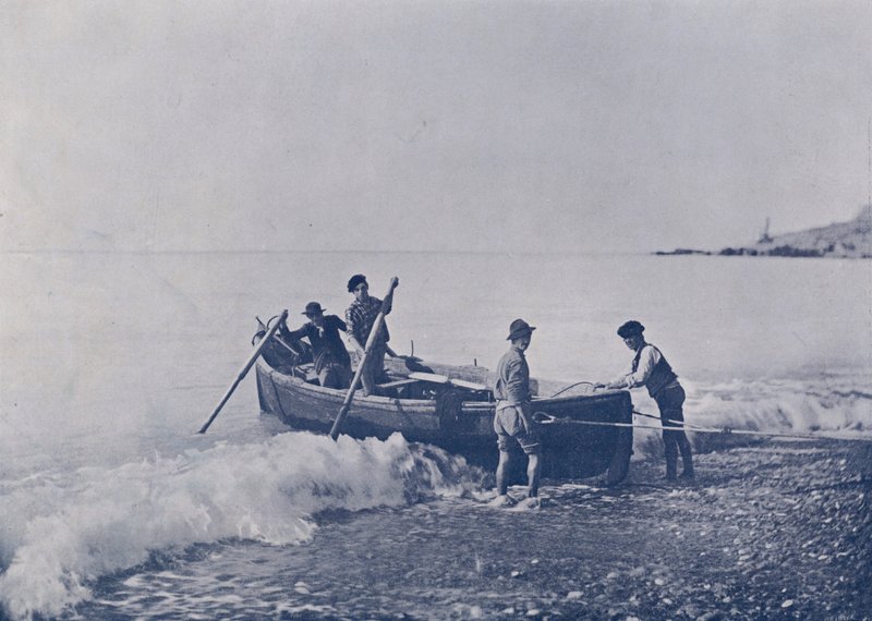 Itálie: Bordighera, rybáři vracející se do přístavu (černobílá fotografie) od Italian Photographer