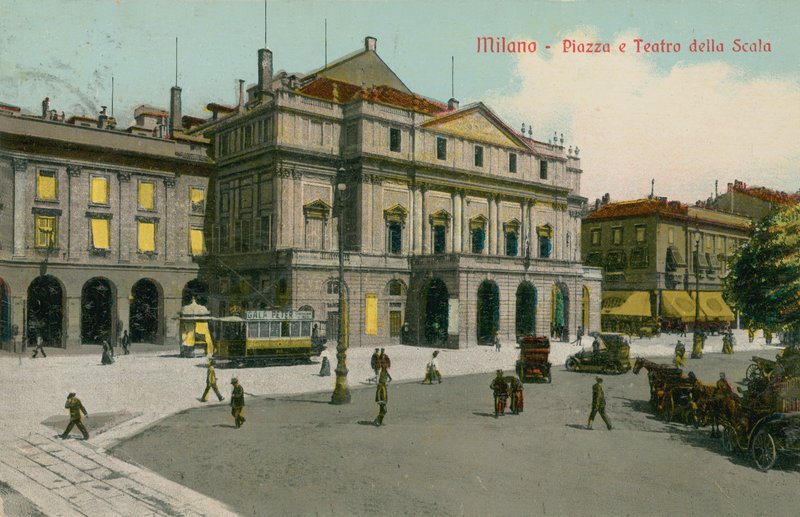 Milán - Piazza a Teatro alla Scala. Pohlednice odeslána v roce 1913. od Italian Photographer