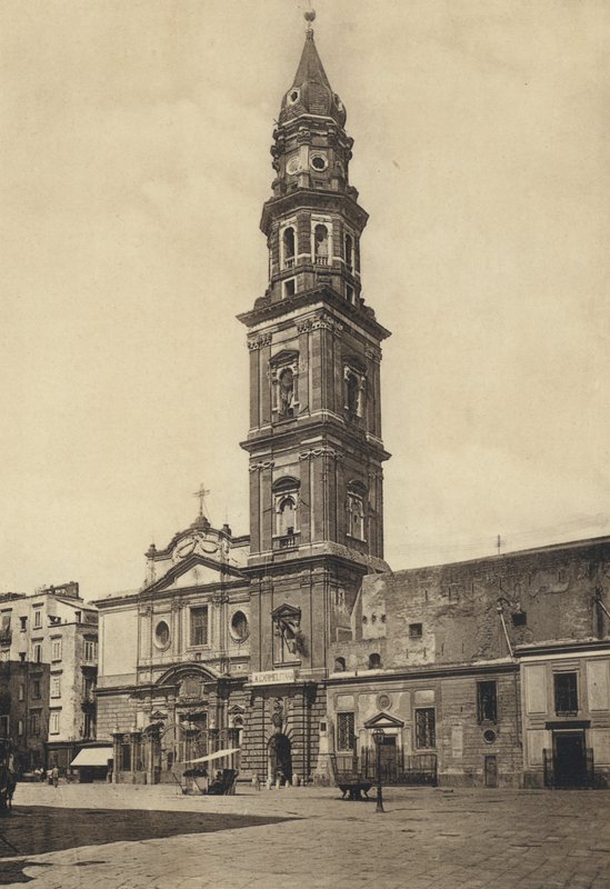 Neapol: Kostel a náměstí Piazza Del Carmine (černobílá fotografie) od Italian Photographer