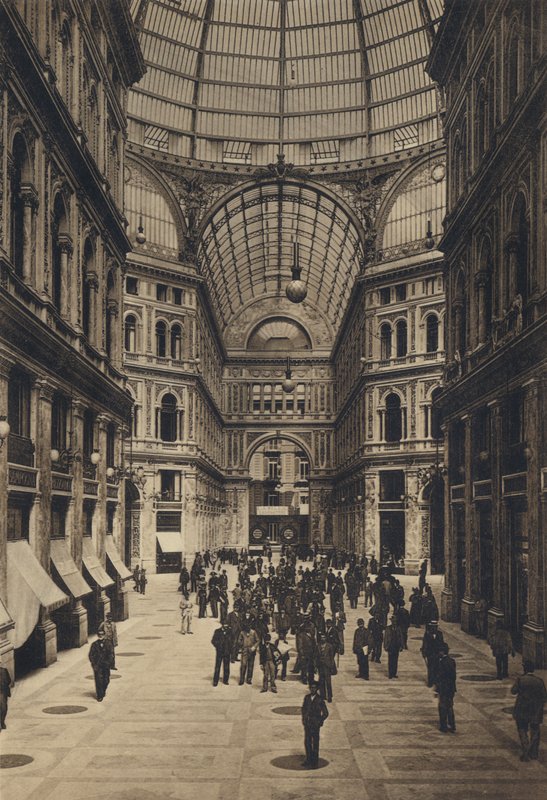 Neapol: Interno Galleria Umberto I (č/b foto) od Italian Photographer