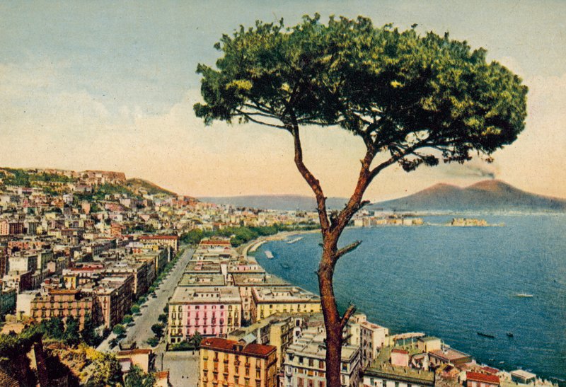 Neapol / Napoli: Panorama zálivu s Vesuvem (barevné foto) od Italian Photographer