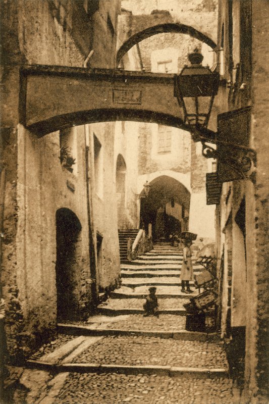 Sanremo, Staré Město, Via Santa Brigida (černobílá fotografie) od Italian Photographer