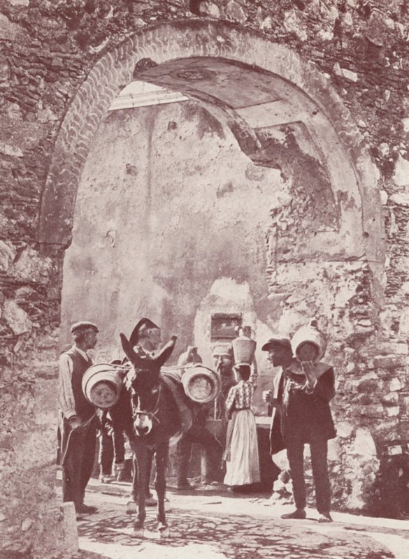 Sicílie: Stará brána, Taormina (čb fotografie) od Italian Photographer