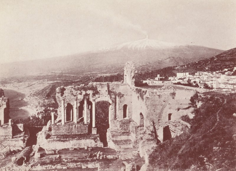 Sicílie: Řecké divadlo, Taormina (čb fotografie) od Italian Photographer