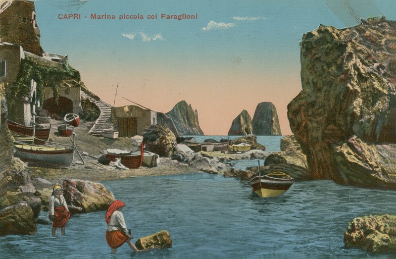 Malý přístav a Faraglioni, Capri. Pohlednice odeslána v roce 1913. od Italian Photographer