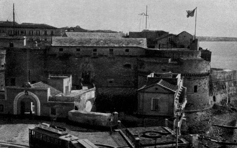 Taranto, hrad Colombino, kasárna R Marina (černobílá fotografie) od Italian Photographer