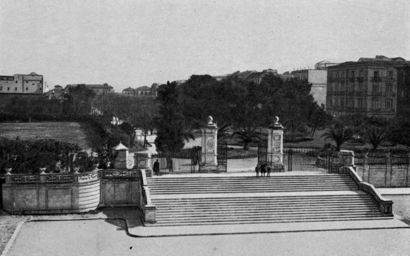 Taranto, Ingresso principale Villa Peripato (černobílá fotografie) od Italian Photographer