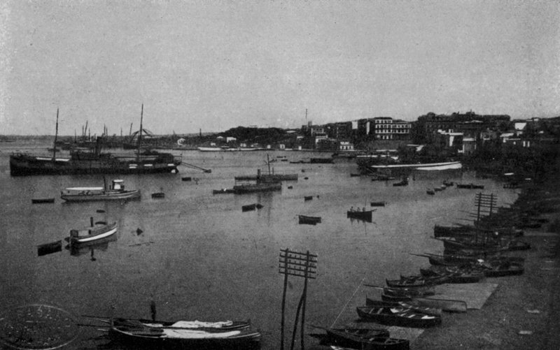 Taranto, obecné panorama a malé moře (černobílá fotografie) od Italian Photographer