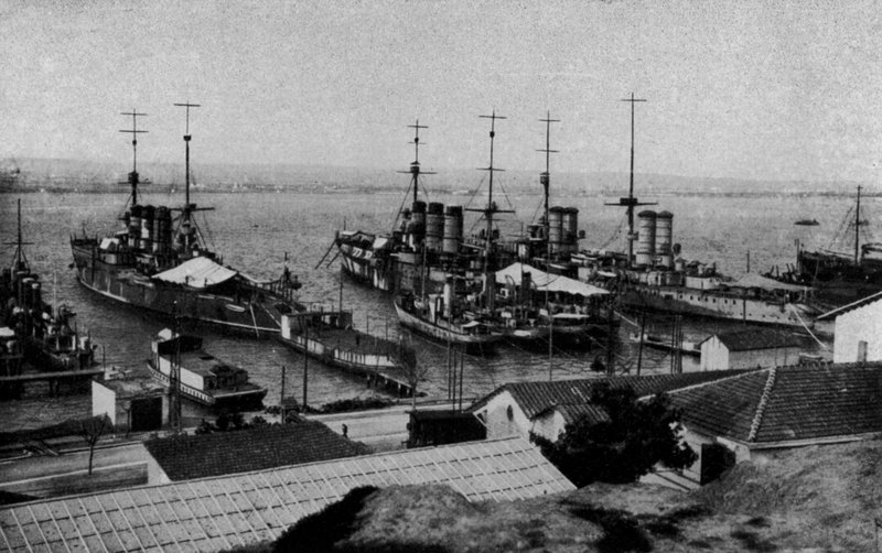 Taranto, Regie Navi Roma, Neapol, San Giorgio kotvící v Mar Piccolo (černobílá fotografie) od Italian Photographer