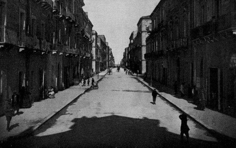 Taranto, Via Anfiteatro (černobílá fotografie) od Italian Photographer