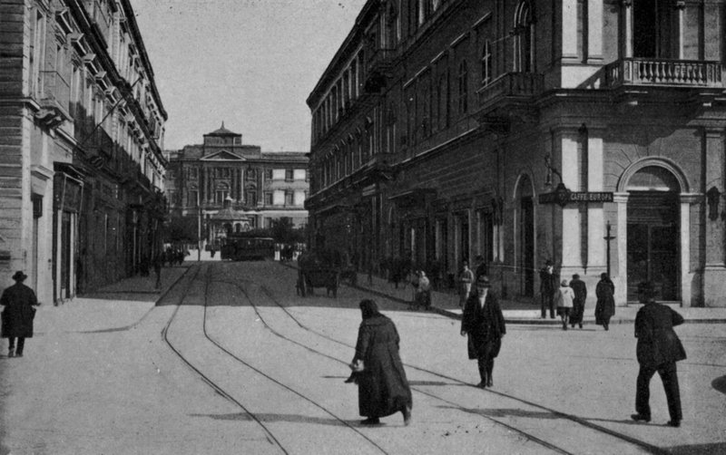 Taranto, Via Archita, kancelářská budova (černobílá fotografie) od Italian Photographer