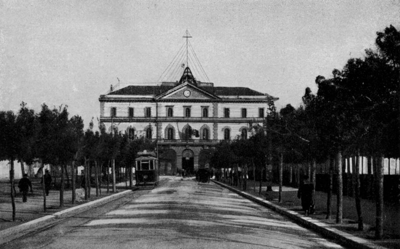 Taranto, Viale R Arsenale Marittimo (černobílá fotografie) od Italian Photographer