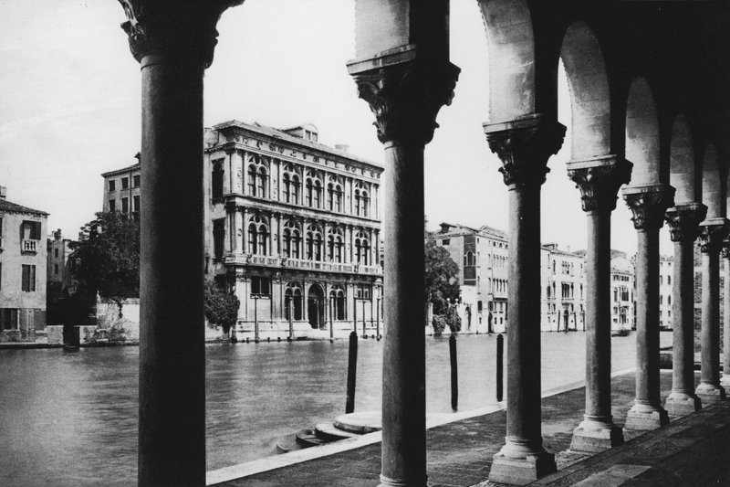 Benátky, Canal Grande, Palazzo Vendramin (černobílá fotografie) od Italian Photographer