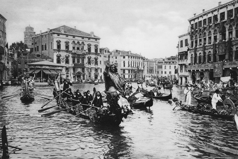 Benátky, Canal Grande na oslavě (černobílá fotografie) od Italian Photographer