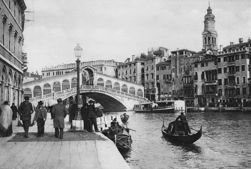 Benátky, most Rialto (černobílá fotografie) od Italian Photographer