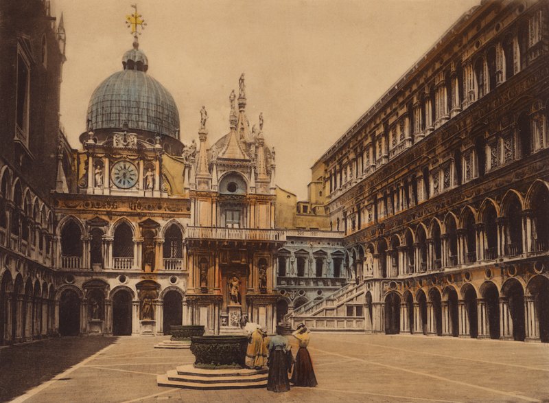 Benátky / Benátky: Nádvoří Dóžecího paláce (barevné foto) od Italian Photographer
