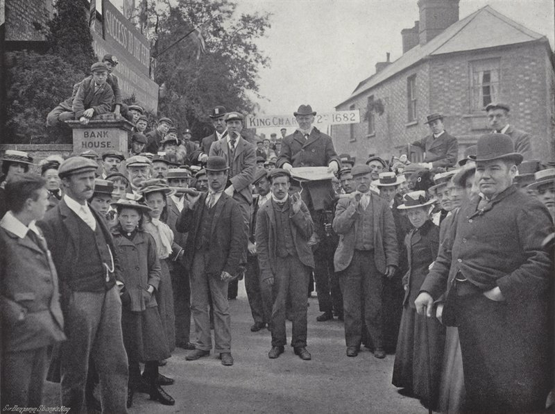 Corby Pole Fair, předseda, s Chartou od J. Benjamin Stone