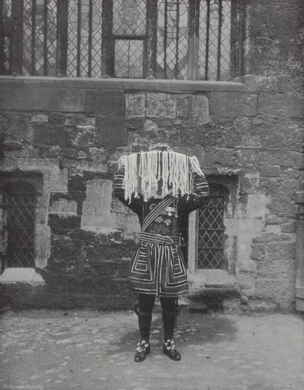 Distribuce Maundy Money, Yeoman nesoucí almužnu od J. Benjamin Stone